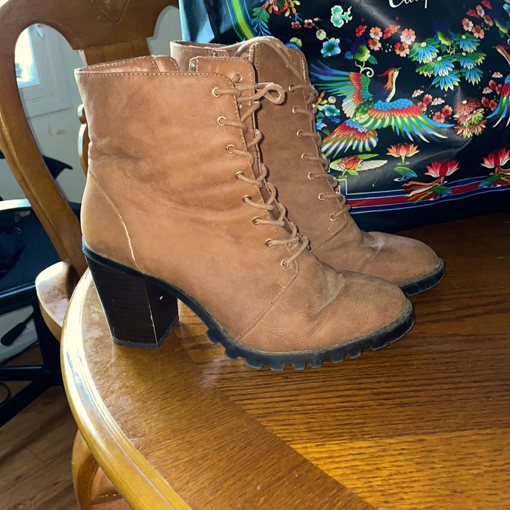 BOOTS